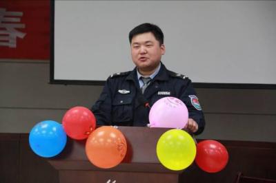 稀硝装置夏楠的评书《波斯寻宝》绘声绘色,寓意深刻